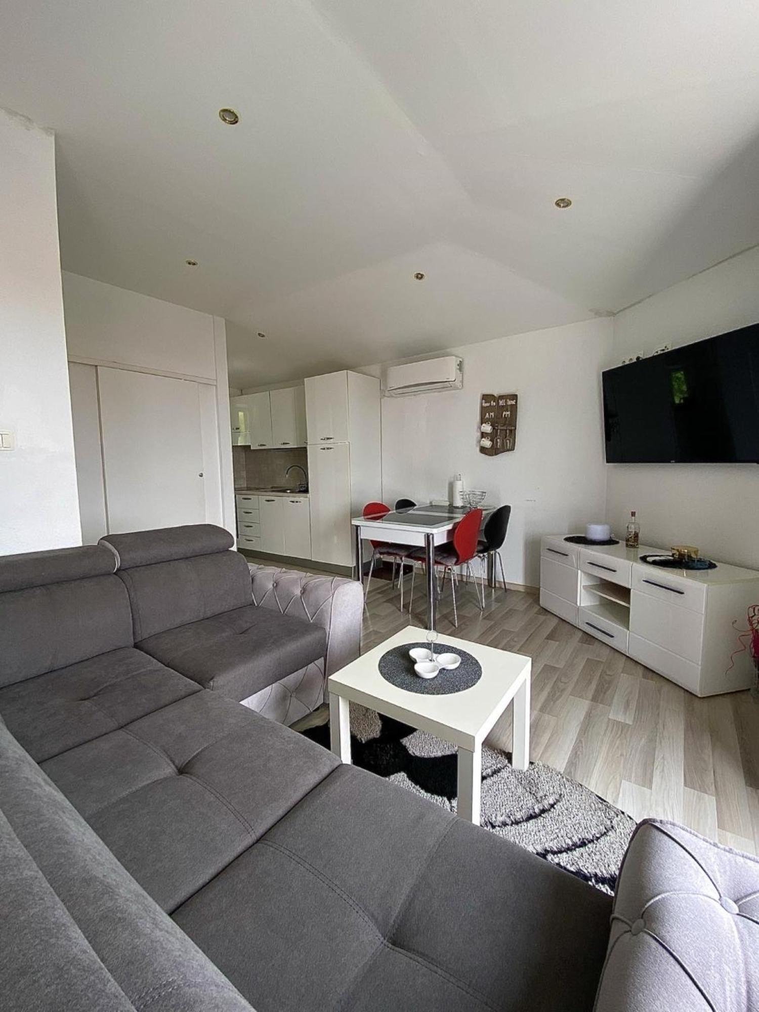 Apartments Ema Lovran Eksteriør billede
